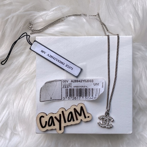 CHANEL Jewelry - AUTHENTIC Chanel CC logo fashion Crystal necklace - CLASSIC! 🤍 Z2371 Collier